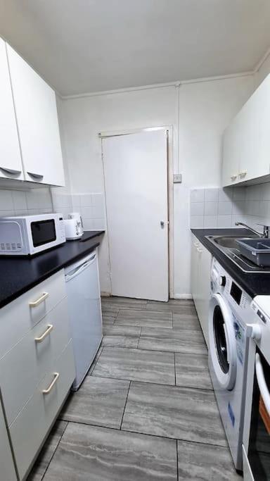 2 Bedroom Apartment In Kennington 런던 외부 사진